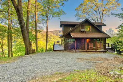 Image de A-Frame on Private Mountaintop with Long Range Views