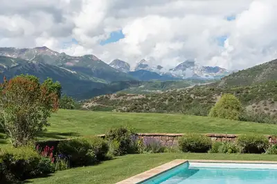 Image de Private Mtn Top Estate with Pool