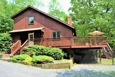 Image de Dog-Friendly Chalet in the Heart of the Poconos-Fenced Yard