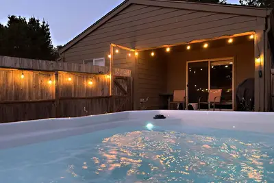 Hot Tub/2 King Beds/Coffee Bar/Free Ev Charger - Family & Infant Friendly