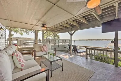 Image de South Grand Lakefront w/ Hot Tub, Dock & Game Room