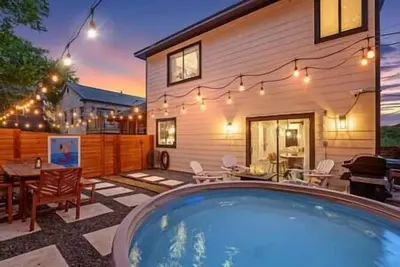 Image de 12 Guests - ARCADe - Outdoor Dining - Pool - Grill