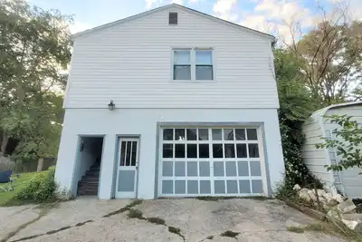 Image de Cozy cabin styled over-garage apartment-walking distance from downtown Mayberry!