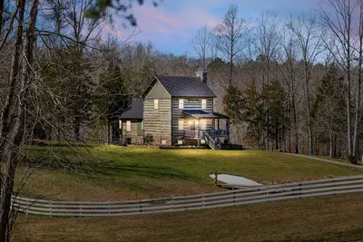 Rustic Luxury Near Charlottesville & Wineries/Sauna - A Historic Cabin Retreat