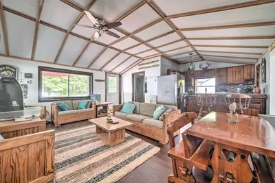 Image de Jamestown Retreat w/ Hot Tub - Walk to Lake!