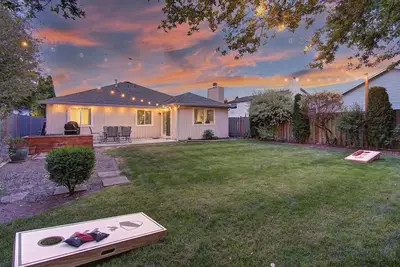 Image de King Suite family friendly house 15 mins to Pdx