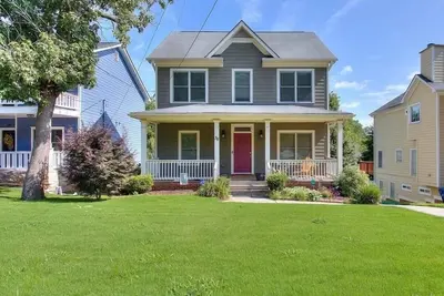 Image de Beautiful Downtown Brick Road Home Oasis With Stadium View