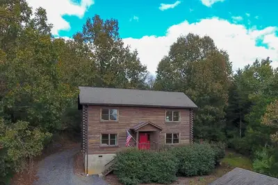 Image de Cabin 115, Luxury 6 bedroom, 3 bath cabin minutes from Downtown Lexington!