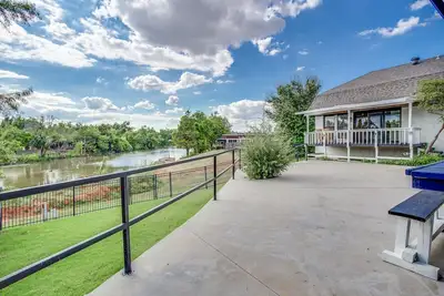 Image de Direct Lakefront Access 🏞️ | Ultimate Game Room 🎱 | Fishing🎣 | Dog Friendly🐶