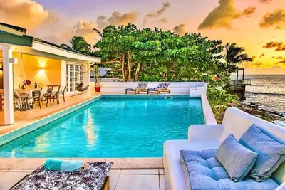 Image de Villa Bonjour water front villa next to Maho