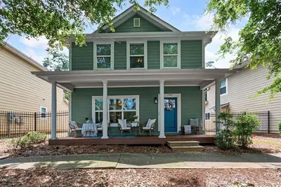 Image de Charming Retreat, Convenient to Downtown, Campus & Stadium