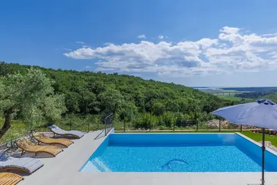 Image de Belle maison de vacances privée avec Wifi, piscine privée, climatisation, Tv et terrasse