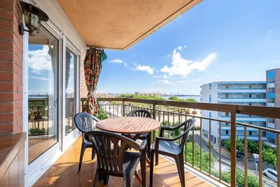 Image de Global Tecavi, sur le front de mer de LaPineda