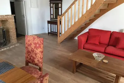 Image de Centrally located apartment in one of the oldest buildings in Chalus.