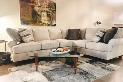 Image de Family Friendly Triplex Condo - 7 min from downtown!
