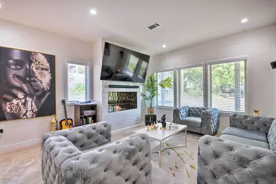 Image de Luxury Smart Home: 2 Miles to Downtown Atlanta!