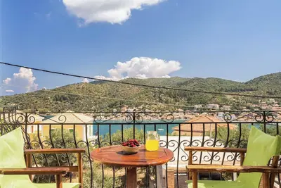 Image de Studio 'Veronis 2' avec vue sur la mer, piscine partagée et Wi-Fi.