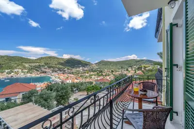 Image de Studio 'Veronis 6' avec vue sur la mer, piscine partagée et Wi-Fi.