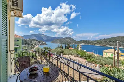 Image de Studio 'Veronis 8' avec vue sur la mer, piscine partagée et Wi-Fi.