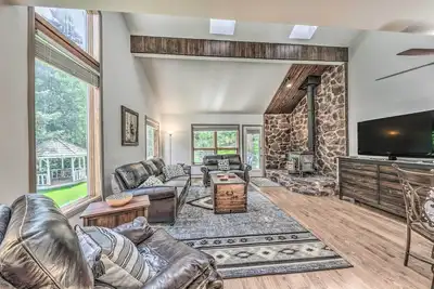 Image de Cozy Cloudcroft Townhome ~ 1 Mi to Burro Ave!