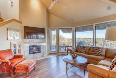 Image de Enjoy Deschutes River Views from Beautiful 2-Bedroom Mt. Bachelor Village Condo