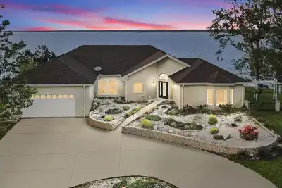 Image de Dazzling Lake Front Views