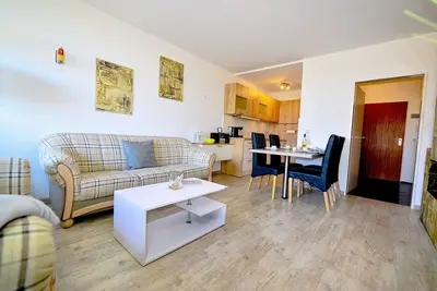 Image de F112 on the 2nd floor - your apartment with balcony and swimming pool in the house