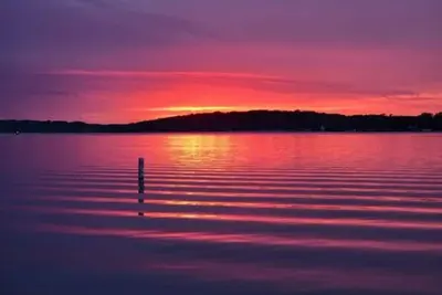 Image de Pewaukee Lake | Sunsets | Dogs | Beach | Good Vibes