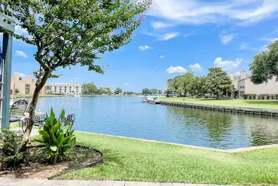 Image de Beautiful lake views at Lake Conroe Lakeside Retreat- 1st Floor