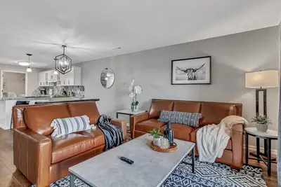 Image de Renovated Luxury! Indoor and Outdoor Pools!