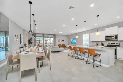 Image de The Ultimate New 8  Bedroom 6  Bathroom Resort Home