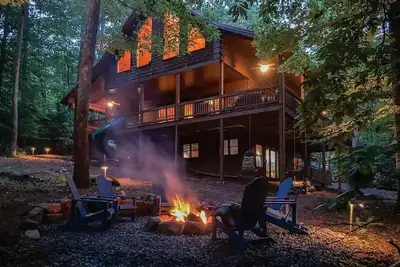 Image de Blissful cabin Retreat -Secluded Hot Tub and Deck Slide