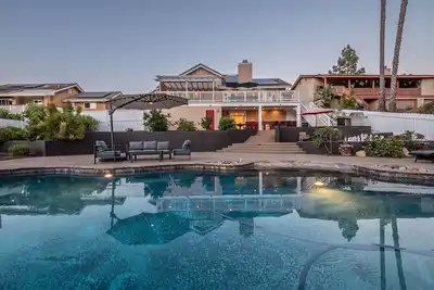 Image de The Ultimate Family Getaway- Game Room/Pool/Hot Tub/Human Chess!