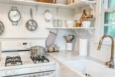 Image de High Point Hideaway - across from The Hub!