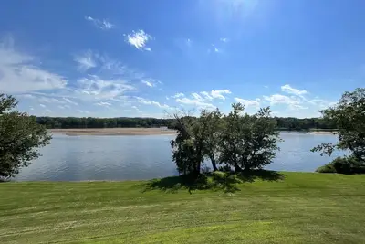 Image de Serenity awaits at this secluded riverfront property