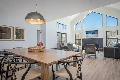 Image de Modern build, hot tub, fire pit, nature & horse views, Hoa amenities