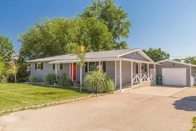 Image de Mesa Manor: Spacious Comfort & Modern Family Retreat