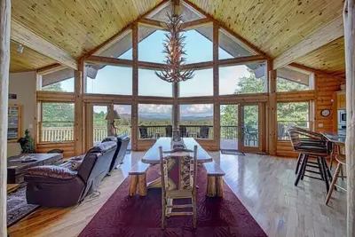 Image de Epic Mountain Views | 2 Kings | Sleeps 8 + Dogs!