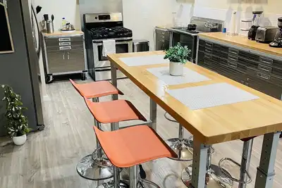 Image de Spacious 1700 sq ft. | 3 bedroom | ♛ Suite