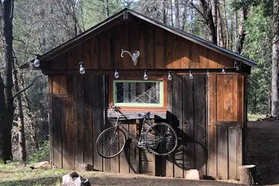 Image de Holly’s Cottage in the Woods is meant for people who love to unplug.