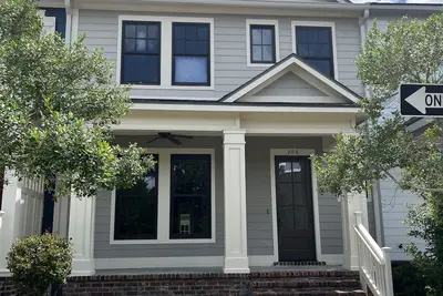 Image de Upscale Townhouse in Quaint and Quiet Olde Towne