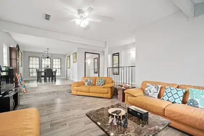 Image de Newly remodeled 4 Bedroom 3 full bath