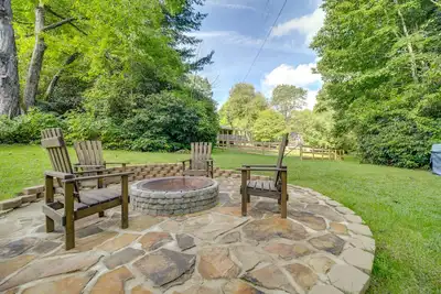 Image de Fun Pet-Friendly Highlands Retreat w/ Fenced Yard!