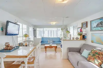 Image de Quaint Avalon Cottage < Half-Mi to Beaches!