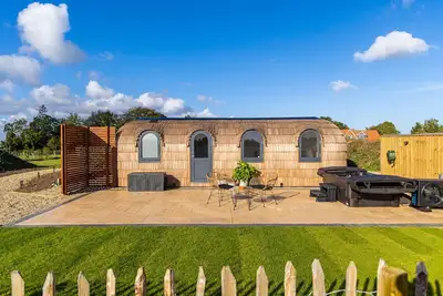 Indrek - Mayflower Meadow, romantic, with hot tub in Brandesburton