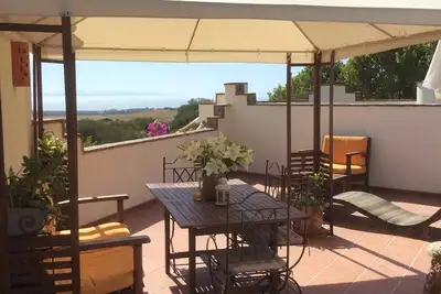 Image de Romantic apartment, 5 mins from beach with scenic view & 350mbps high speed WiFi