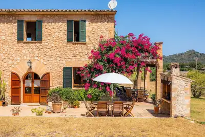 Image de Maison de campagne Can Carboneta avec piscine, jardin et Wi-Fi
