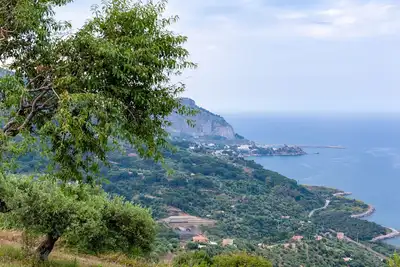Villa 'Orto Degli Ulivi' avec vue sur la mer, jardin et climatisation.