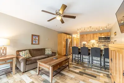 Image de Condo Close to Base Area and Keystone Lifts w/ Shared Hot Tub, Sauna & Pool!