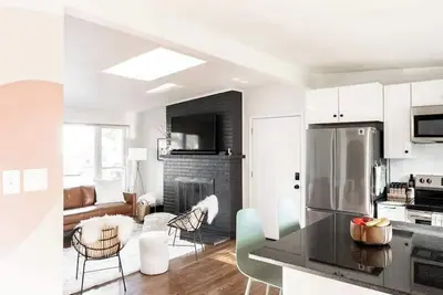 Image de Chic Mid-Century Home Near Olde Town Arvada